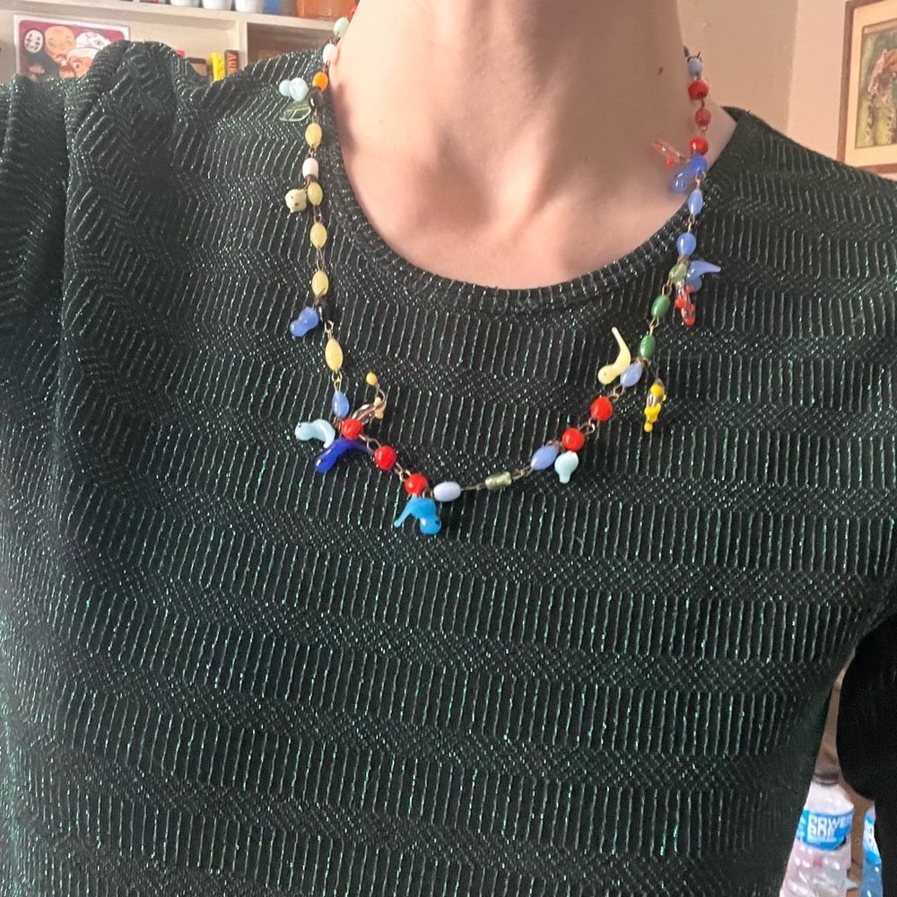 🌀🆕 vintage • colorful & vibrant gold chain link beaded birds glass necklace